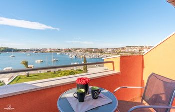 Wonderful Balcony with Sea View - Apt Sunset Holiday Home