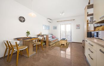 Cute City Apt with a Relaxing Terrace - Tania Holiday Home