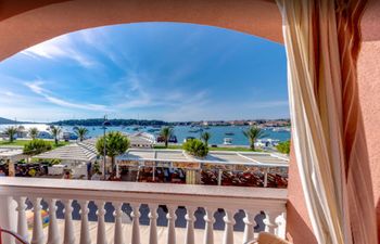 Lovely Sea View Apartment - Belvi C1 Holiday Home