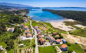Photo of Seafront Apt for Family Vacation - Neda Ruzmarin