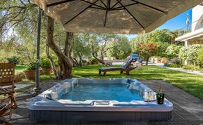 Photo of Magical Garden with Shared Jacuzzi - Blanka N2