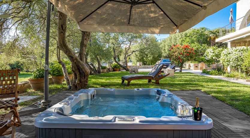 Photo of Magical Garden with Shared Jacuzzi - Blanka N2