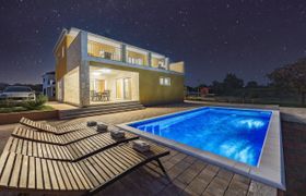 Photo of enchanting-villa-east-with-pool-and-jacuzzi