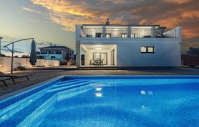 Photo of enchanting-villa-north-with-pool-and-jacuzzi