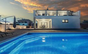 Photo of Enchanting Villa North with Pool and Jacuzzi