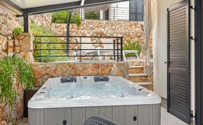 Photo of Couple's Vacation with Jacuzzi - Crepsa Paradise