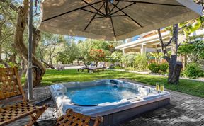 Photo of Magical Garden with Shared Jacuzzi - Blanka A2