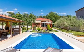 Photo of Lovely Family Oasis with Private Pool - Dolinka