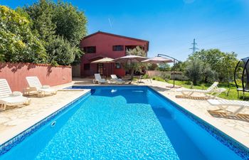 Charming Holiday Home Pina with Private Pool Holiday Home