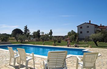 Marceta Apartment 3 - Pool and Big Garden Holiday Home