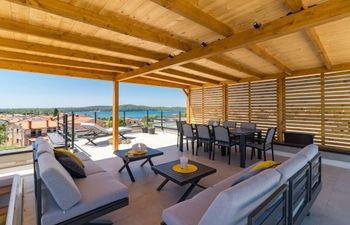 Penthouse Sax with Sea View  Holiday Home
