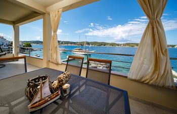 Villa Gulli - Apartment Blue with Sea View  Holiday Home