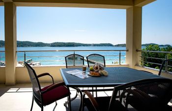 Villa Gulli - Apartment Gold with Private Beach Holiday Home