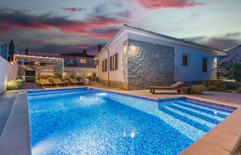 Stone Paradise Villa Pula Holiday Home