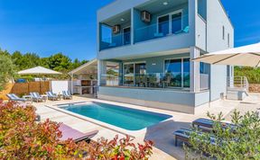 Photo of Villa with Pool and Sea View in Fazana - Horizont 