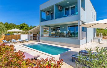 Villa with Pool and Sea View in Fazana - Horizont  Holiday Home