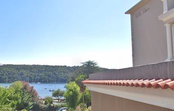 Seaside Family Apartment Una - Sunny Rab Island Holiday Home