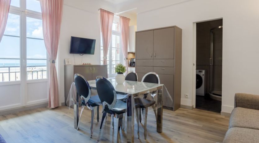 Photo of L'hôtel de Paris