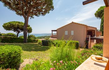 Les Coteaux de la Nartelle Apartment 18 Holiday Home