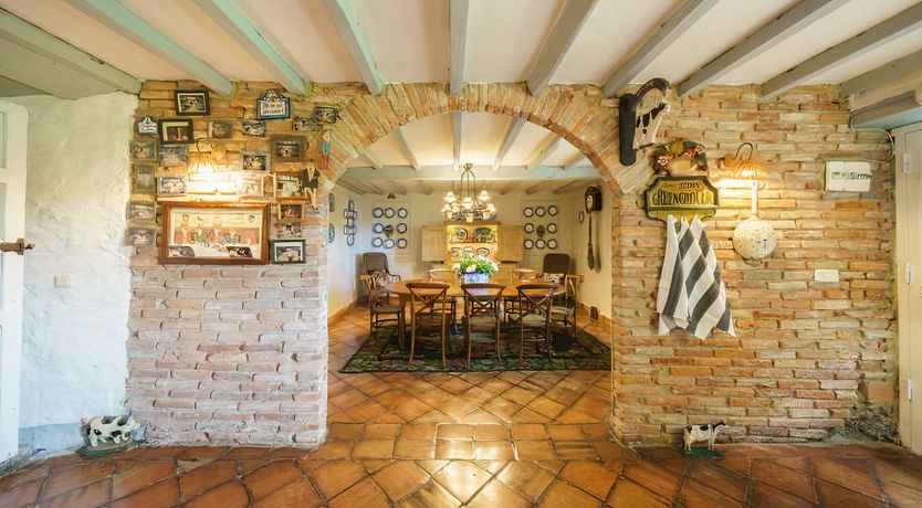 Photo of The Gilded Rosco