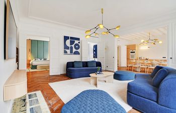 Parisian Pyramids Holiday Home