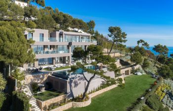 Glimmer Glitter Holiday Home
