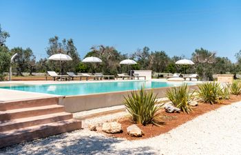 Olive & Red Earth Holiday Home