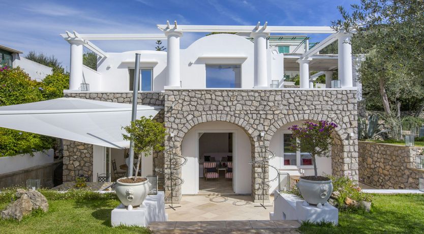 Photo of Capri Essence