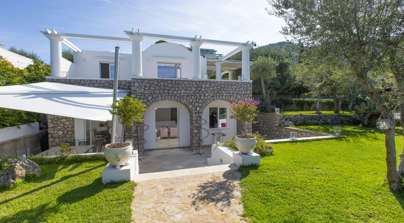 Photo of Capri Essence