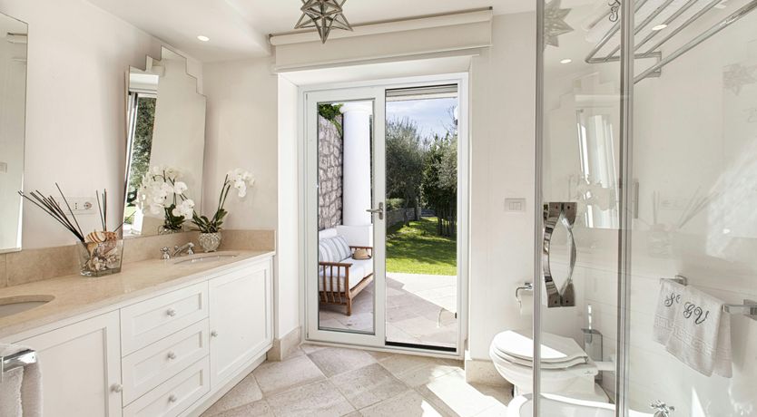 Photo of Capri Essence