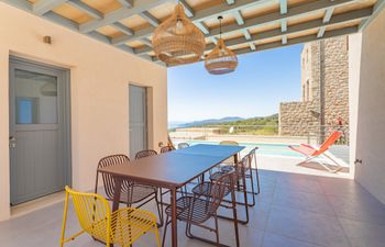 Stone & Sunlight Holiday Home