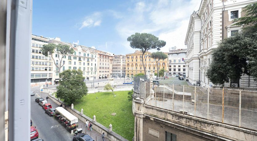 Photo of Roman Reason