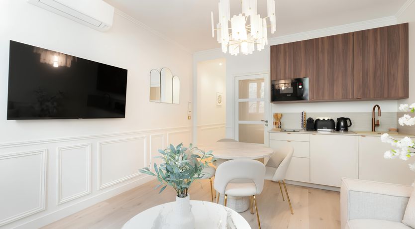 Photo of An Artist's Light