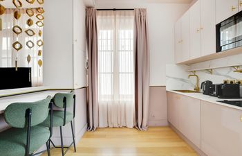 Cultural Paris Holiday Home