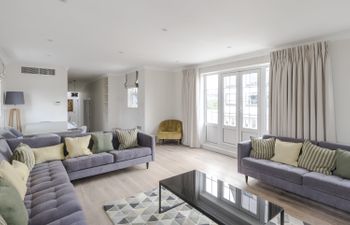 Up Above Belgravia Holiday Home