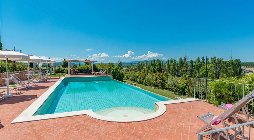 Photo of The Tuscan Love