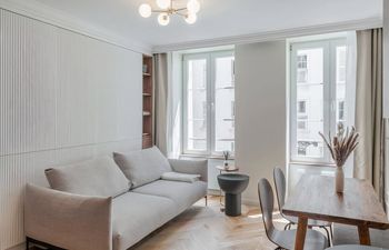 A Pause in Paris Holiday Home