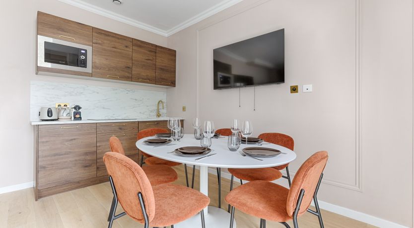 Photo of L'Appartement Rouge