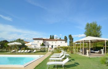 The Tuscan Table Holiday Home