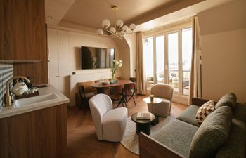 The Moon Maison Holiday Home