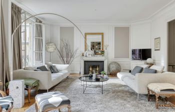 The Love of Paris Holiday Home