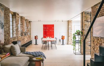 Cobblestones & Glass Holiday Home