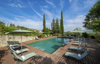 Tuscan Hues Holiday Home