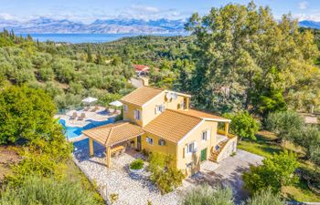 Gold Like the Sun Holiday Home