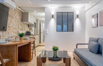 The Parisian Gem Holiday Home