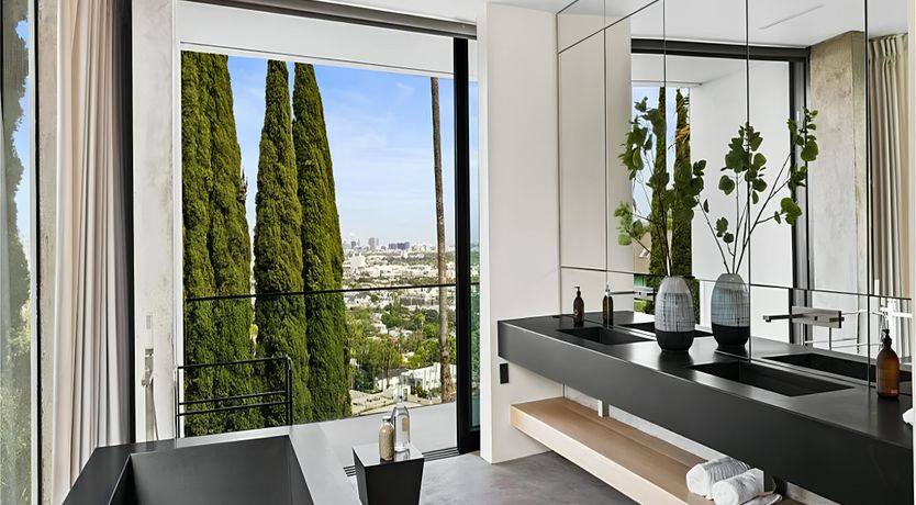 Photo of Hollywood Horizon