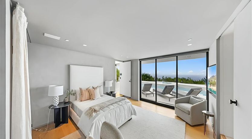 Photo of Hollywood Horizon