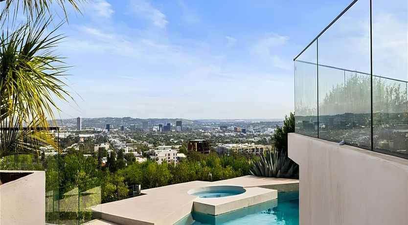 Photo of Hollywood Horizon