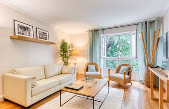 Parisian Architecture & Gardens Holiday Home