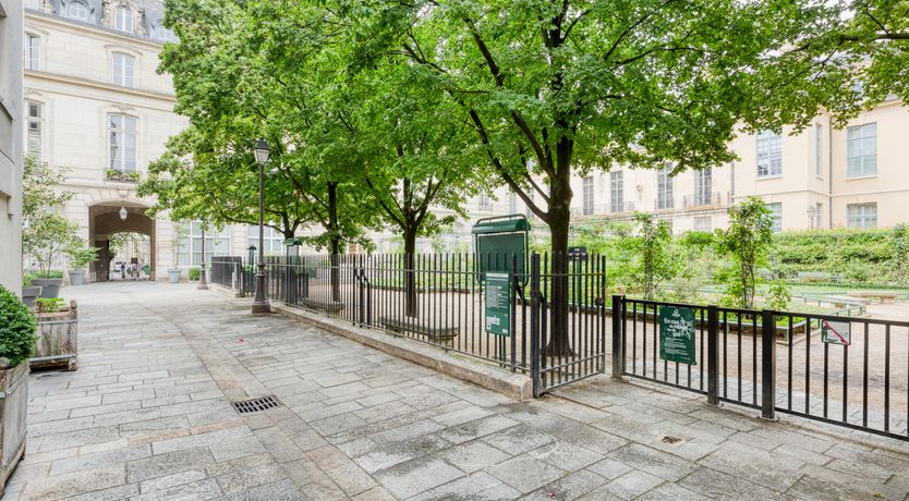 Photo of Parisian Architecture & Gardens